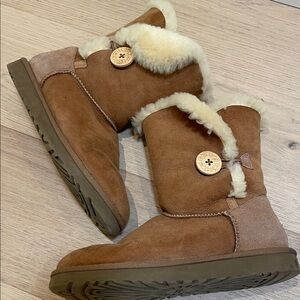 UGG Chestnut Suede Shearling Button Boots - Chestnut & Cream Size 7